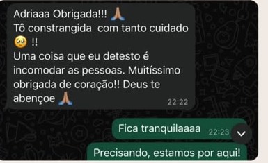 Mensagem de uma família agradecendo o cuidado, com a resposta da médica: precisando, estamos por aqui.